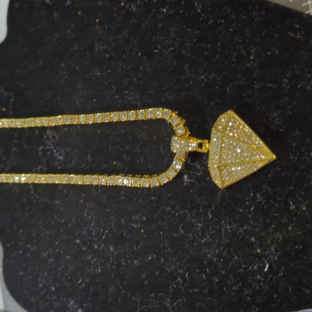 Unisex diamond pendant